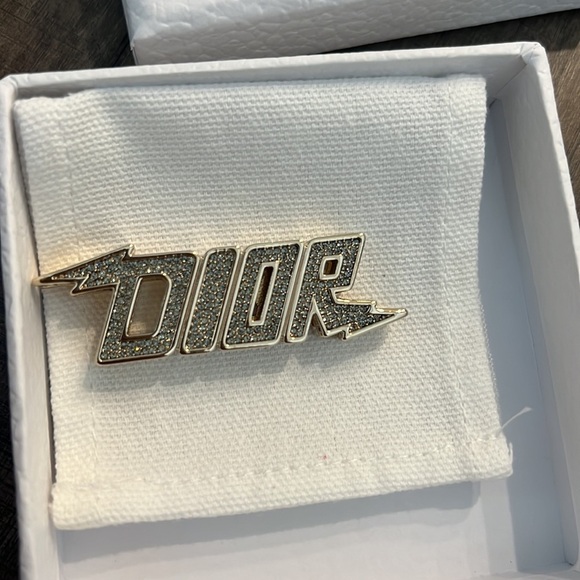 100% AUTHENTIC DIOR EMBELLISHED CHARM . Comes with the box and dust pock… - Picture 11 of 17